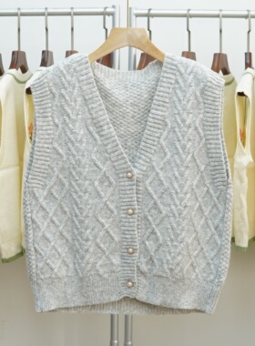 312 V领麻花针织马甲女无袖宽松毛衣开衫百搭菱形纯色背心坎肩