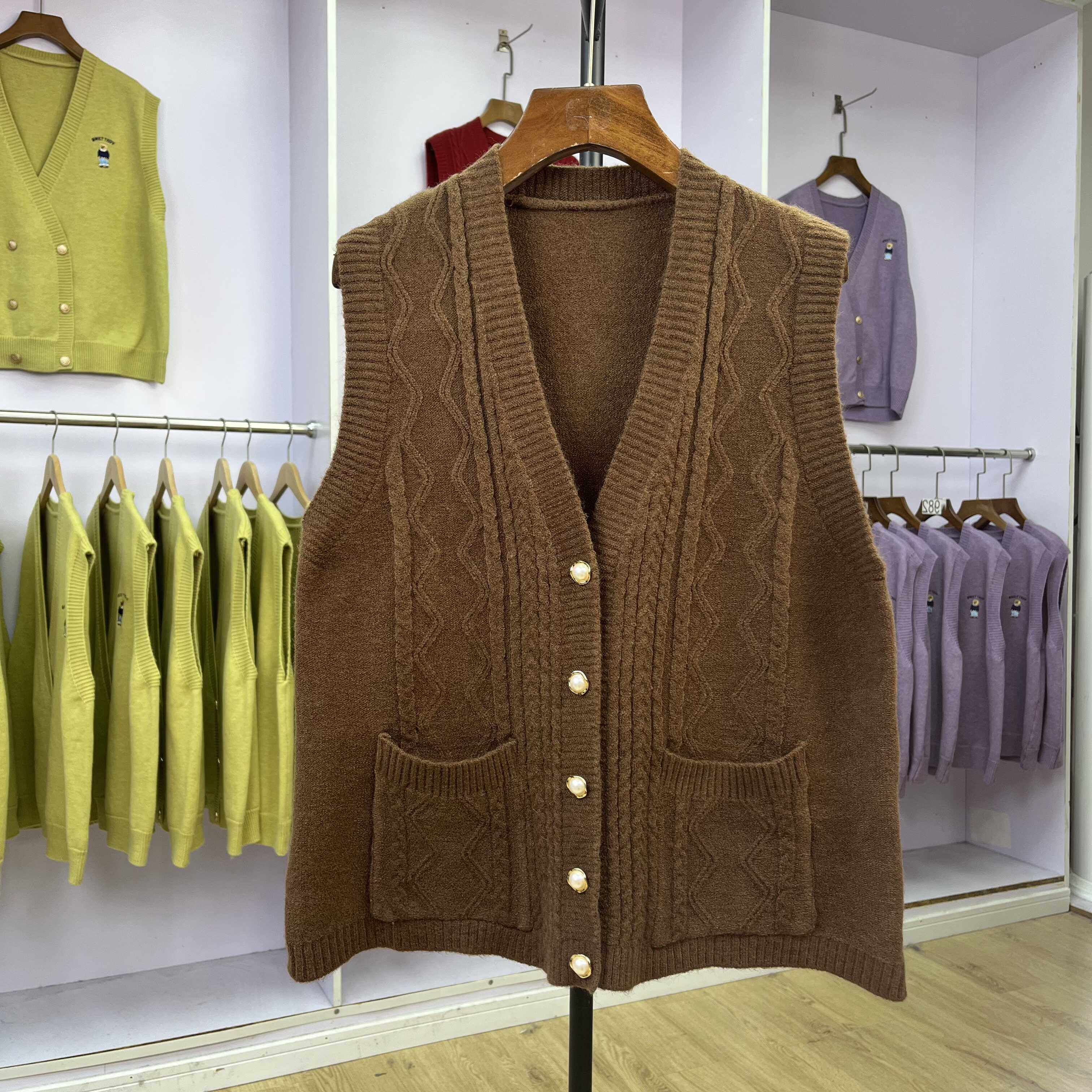 393 纯色V领双口袋宽松百搭叠穿胖mm螺纹大码针织马甲背心开衫女