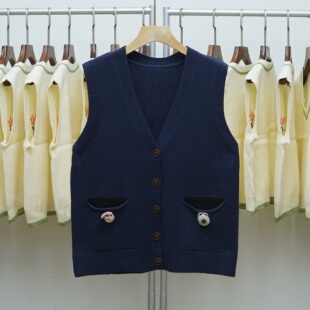 372复古风V领针织马甲女新款 纯色纽扣口袋叠穿毛衣背心马夹开衫