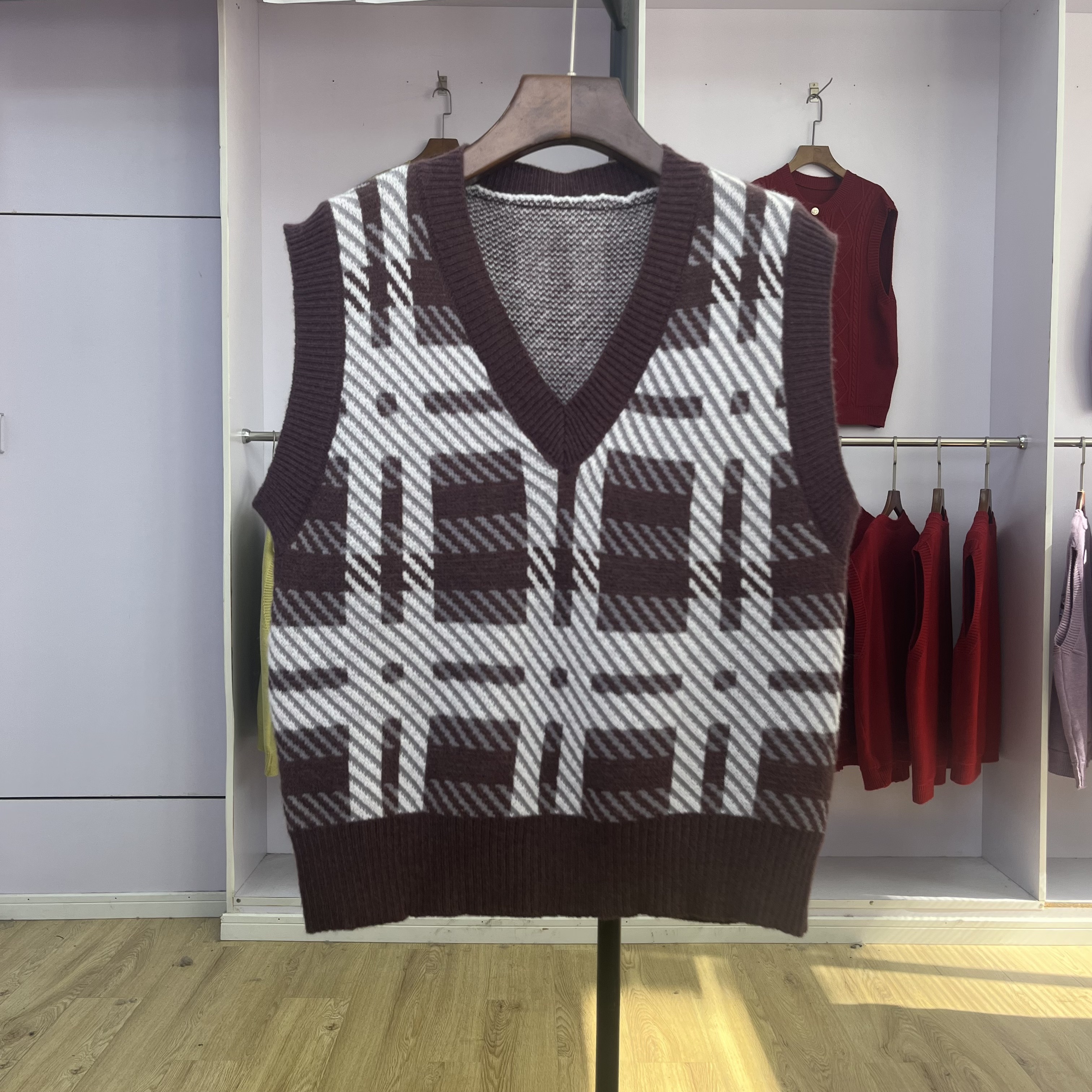 格子v领针织马甲背心女