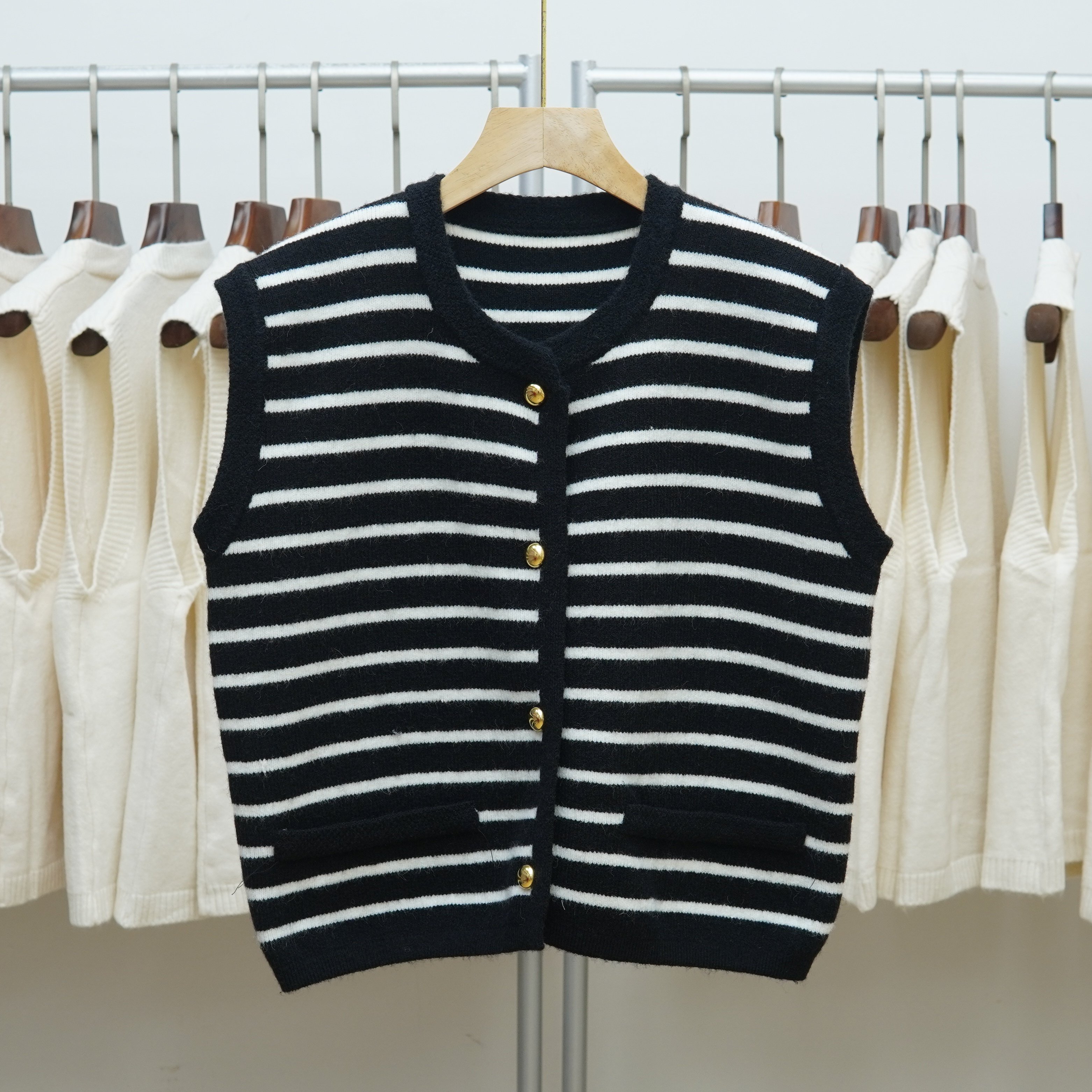 306 复古条纹针织马甲女开衫圆领加厚百搭显瘦无袖坎肩背心外套