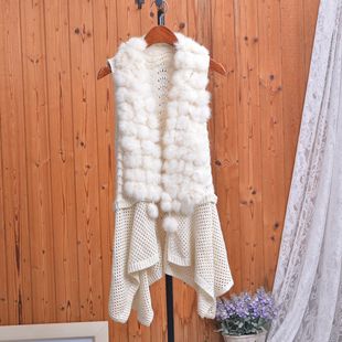 白色兔毛毛球拼接针织马甲女镂空钩花不规则下摆中长款坎肩外搭
