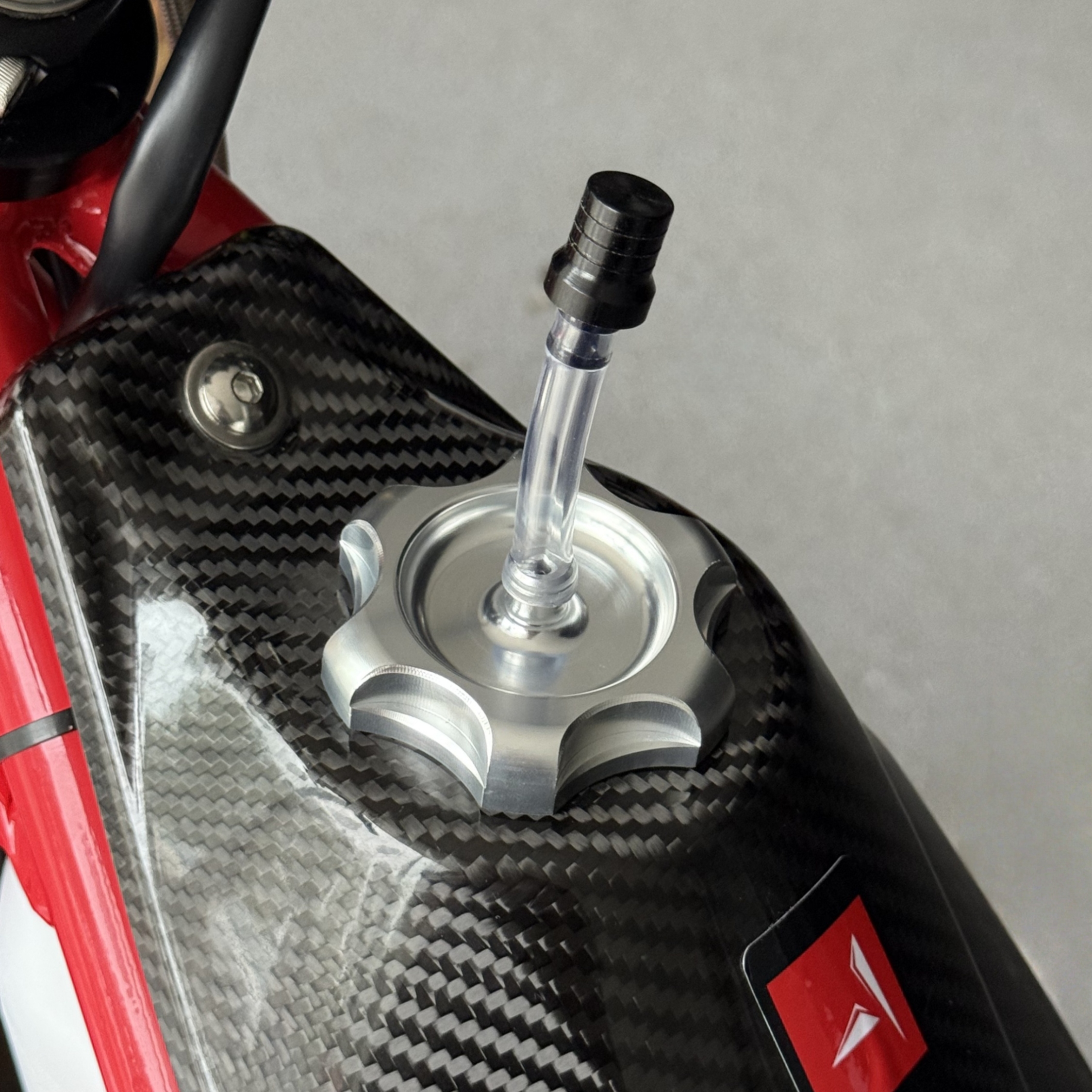 特纳赛攀爬摩托车 CNC铝合金油箱盖 黑色塑料油箱盖