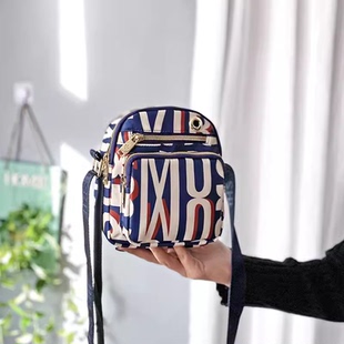 中老年包包女2025新款斜挎包多层小巧散步手机包尼龙轻便单肩小包