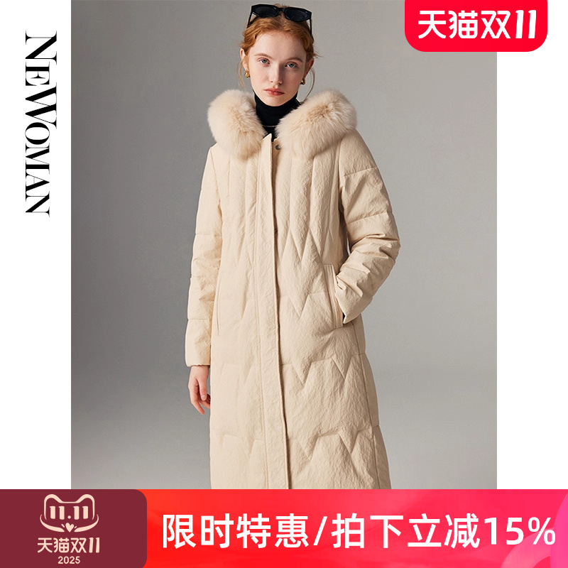 白鸭绒羽绒服女2024新款中长款加厚压花迷彩纹狐狸毛领皮羽绒外套