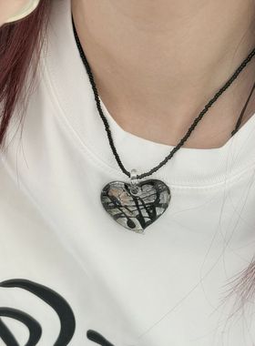 黑色心形吊坠项链琉璃网红毛衣链