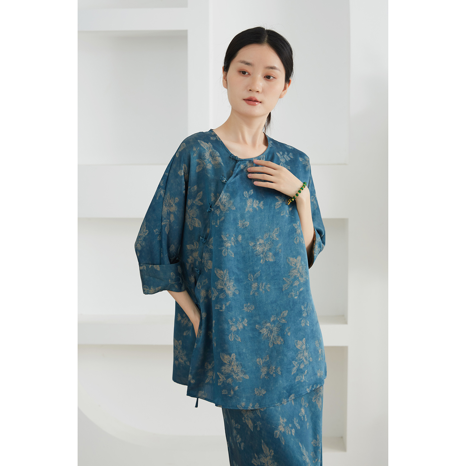 一丝牵对花炒色100%桑蚕丝香云纱提花新中式上衣女斜襟宽松国风秋