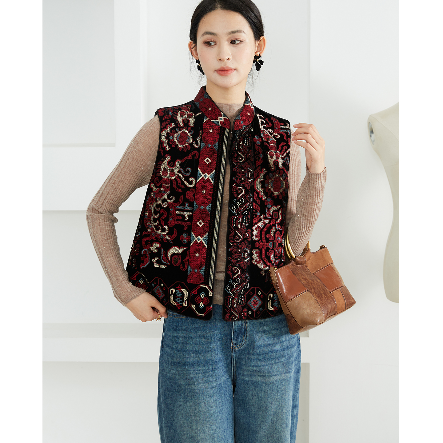 一丝牵重工满幅刺绣100%桑蚕丝新中式夹棉马甲女真丝无袖立领外套