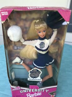 发 Barbie University of Georgetown 1996 啦啦队长芭比