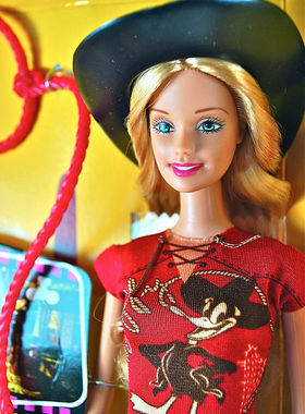 发 Barbie Daffy Duck 2003 正品绝版唐老鸭芭比娃娃