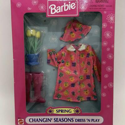 预 Barbie Changin Seasons Dress N Play 1997 芭比娃娃衣服配件