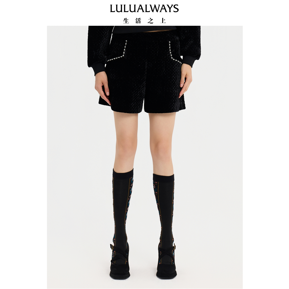 LULUALWAYS【商场同款】25冬季新款优雅时尚丝绒修身高腰黑色短裤