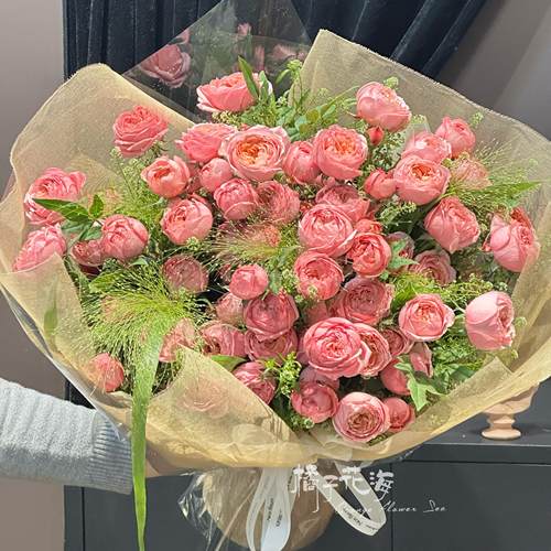 三八节朱丽叶塔多头玫瑰花束