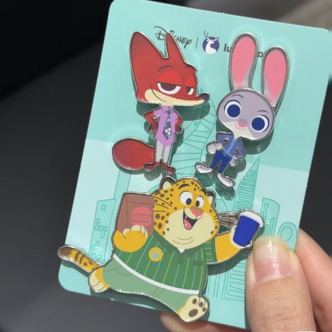 瑞幸联名疯狂动物城可爱卡通金属磁吸徽章亚克力冰箱贴