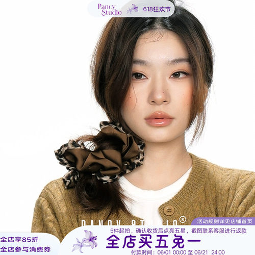 低调质感～豹纹边绸缎大号发圈