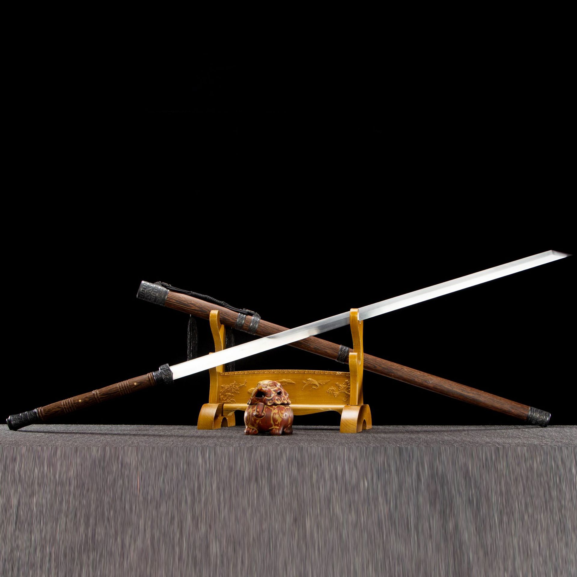 龙泉市刀剑手工锻打高锰钢双手