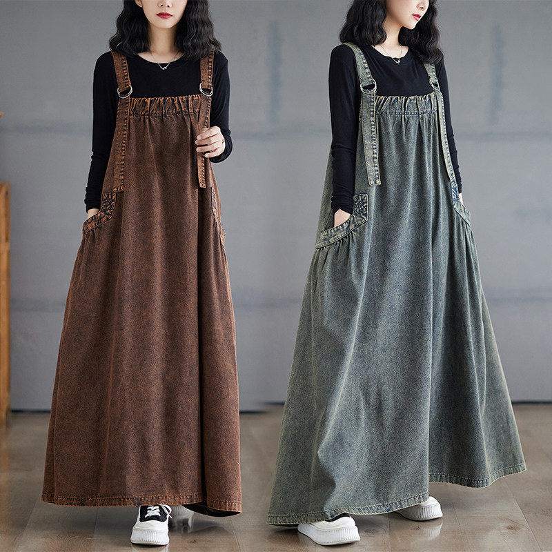 大码女装2024秋冬新款吊带长款裙子宽松显瘦牛仔背带裙大摆连衣裙