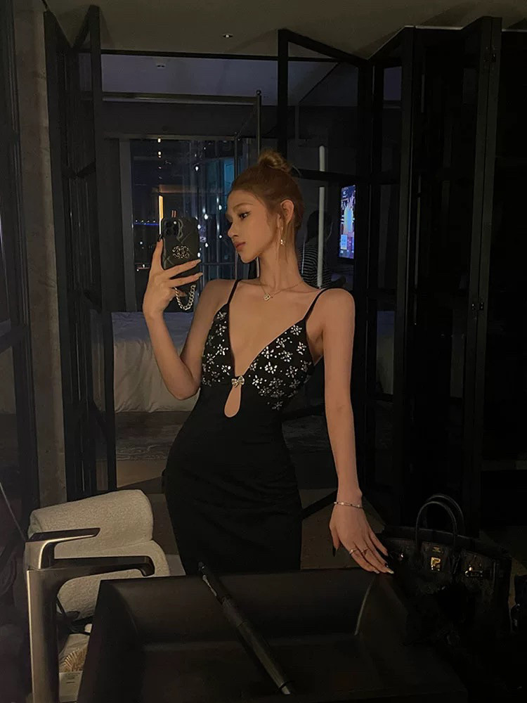 2025夏季新款法式复古气质名媛风抹胸背心裙女设计感小众连衣裙潮