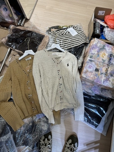 简爱家气质V领撞色边单排纽扣针织开衫女秋季长袖宽松气质感上衣