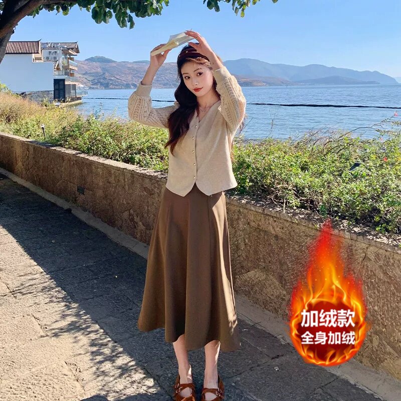 法式绝美V领打底衫2026早秋新款别致漂亮小衫修身蕾丝长袖上衣女