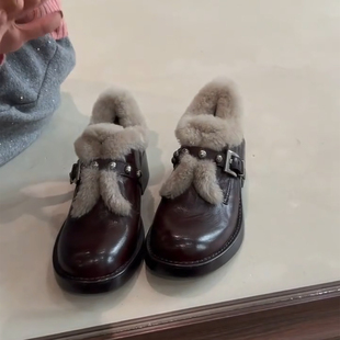 秋冬季英伦风皮带扣乐福鞋女加绒粗跟保暖毛毛一脚蹬百搭小皮鞋