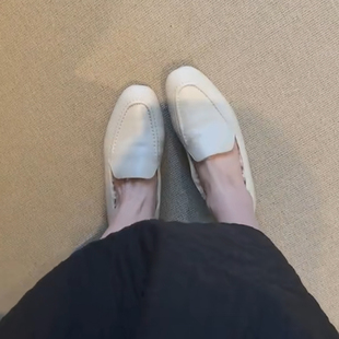 英伦风圆头乐福鞋女白色平底加绒保暖一脚蹬休闲豆豆百搭小皮鞋