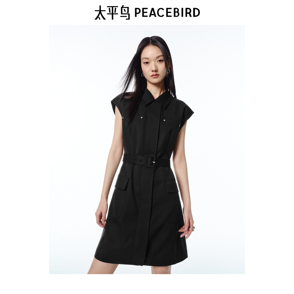 太平鸟工装衬衫领收腰连衣裙女2026夏季新款短袖腰带黑色通勤短裙