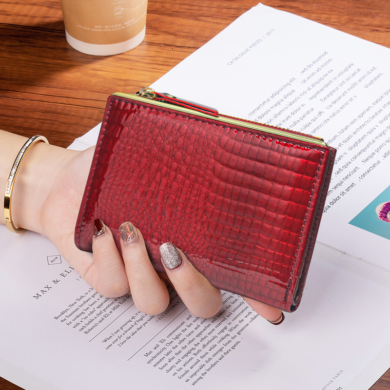 高颜值真皮短款超薄小钱包女气质鳄鱼纹牛皮折叠钱夹多卡位大钞夹