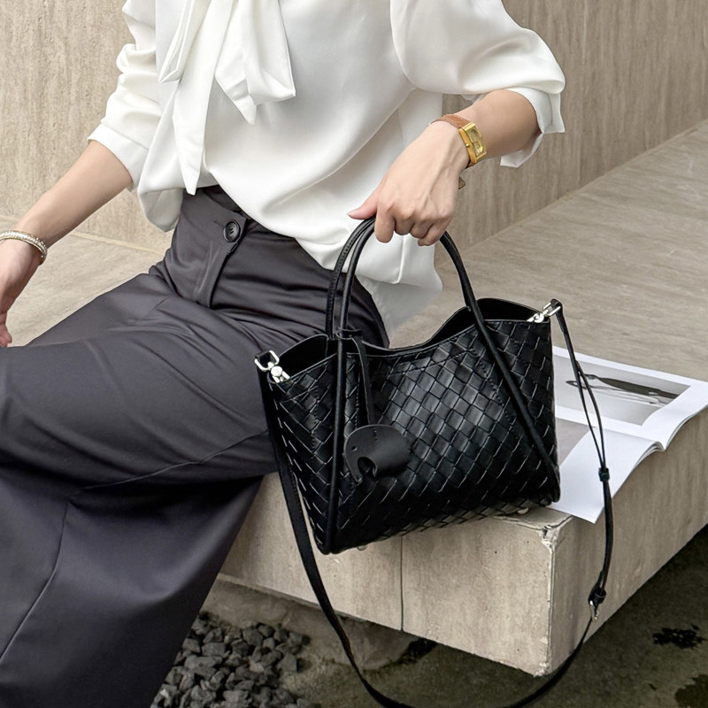 高档编织牛皮大容量托特包女百搭2026春季新款真皮单肩斜挎手提包