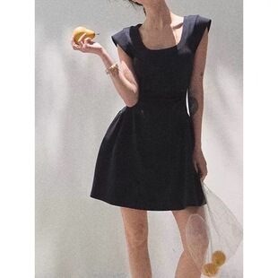 夏天 小岛 莱赛尔U领亲肤日常直角肩收腰连衣裙 Basic Oakmoo