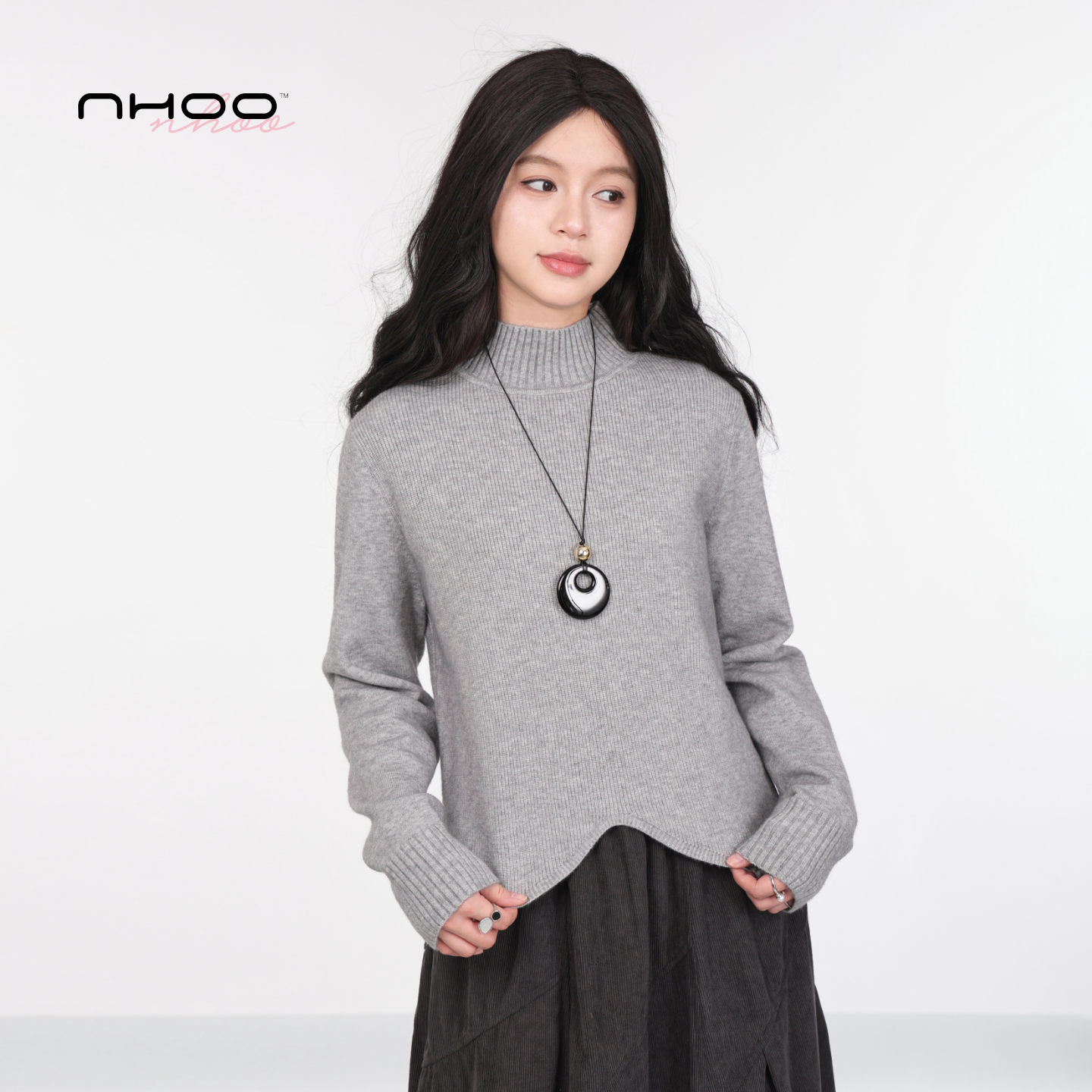 设计感弧形下摆半高领套头毛衣