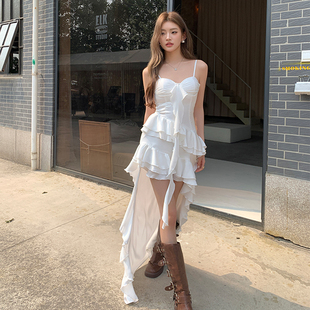 只吃鱼 白色不规则花苞裙气质荷叶边吊带连衣裙子女有胸垫 喵夏季