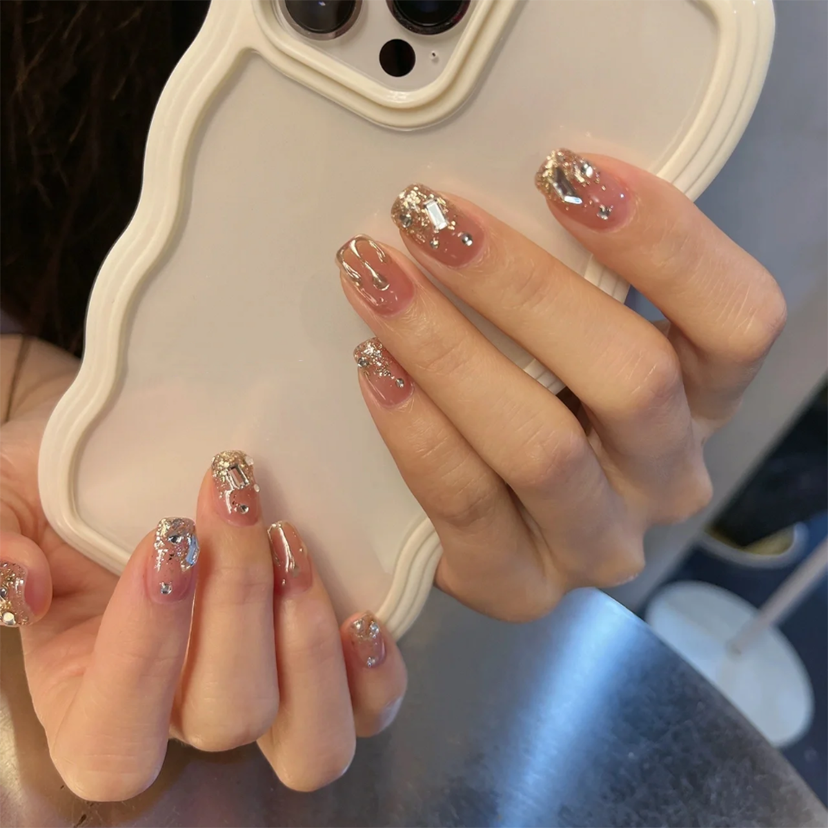 手工光疗穿戴甲碎钻魔镜粉亮片美甲通勤简约防水显白学生新娘孕妇