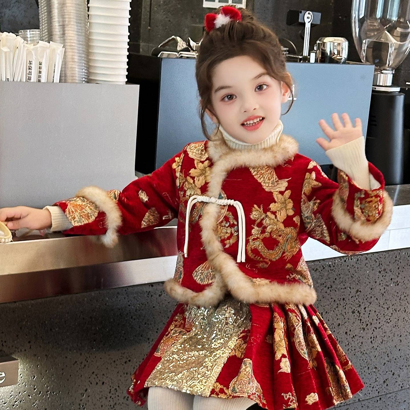 汉服女童秋冬装2026新款儿童中国风拜年服女宝宝喜庆新年古装冬款