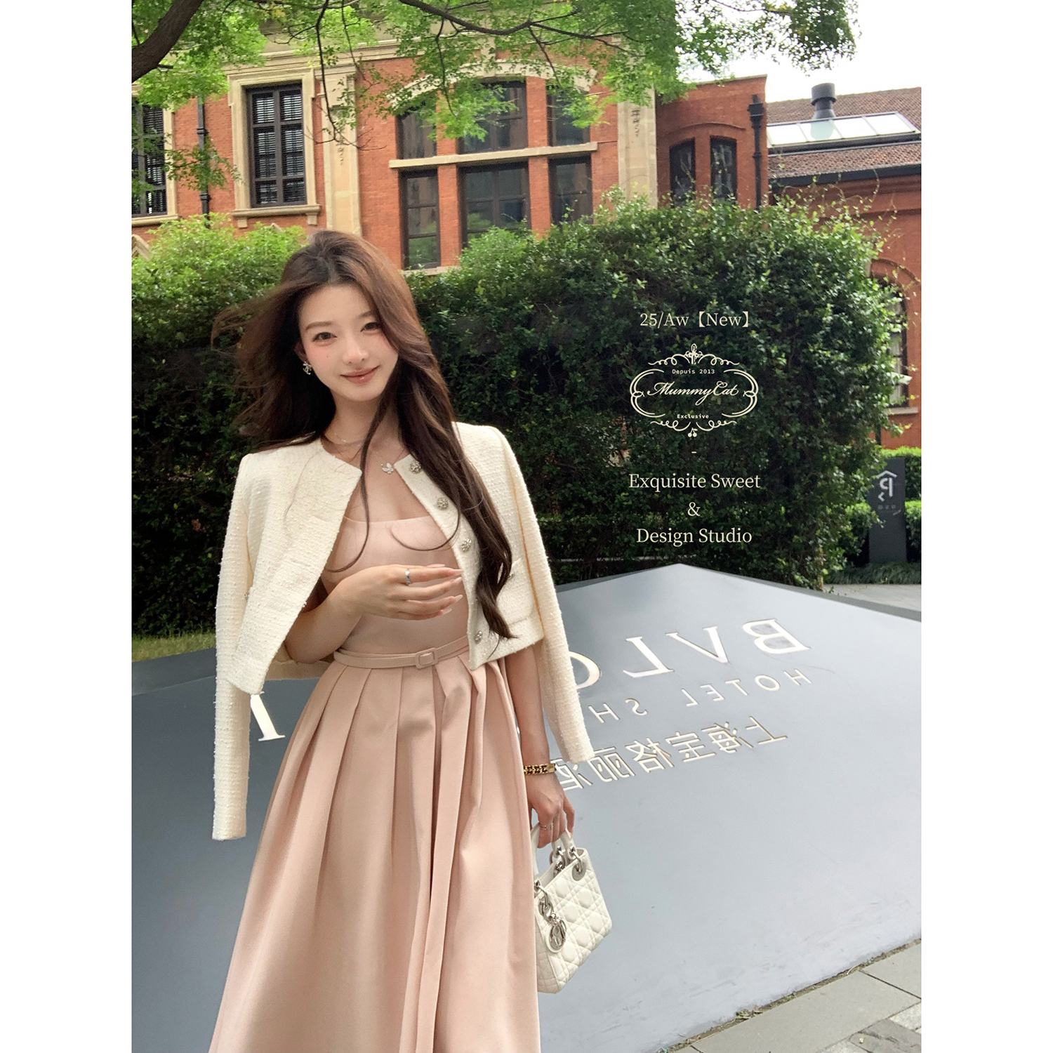 优雅气质方领A字收腰百褶连衣裙