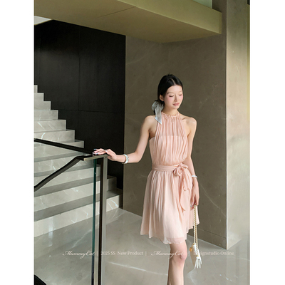 100人丝飘逸挂脖削肩收腰连衣裙