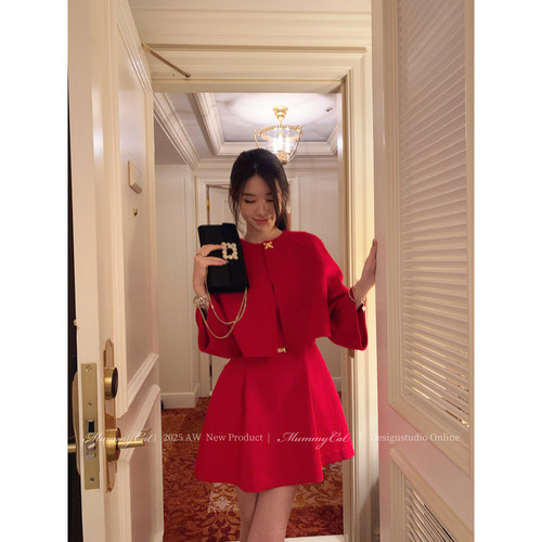 约会女神高级感背心日礼服连衣裙
