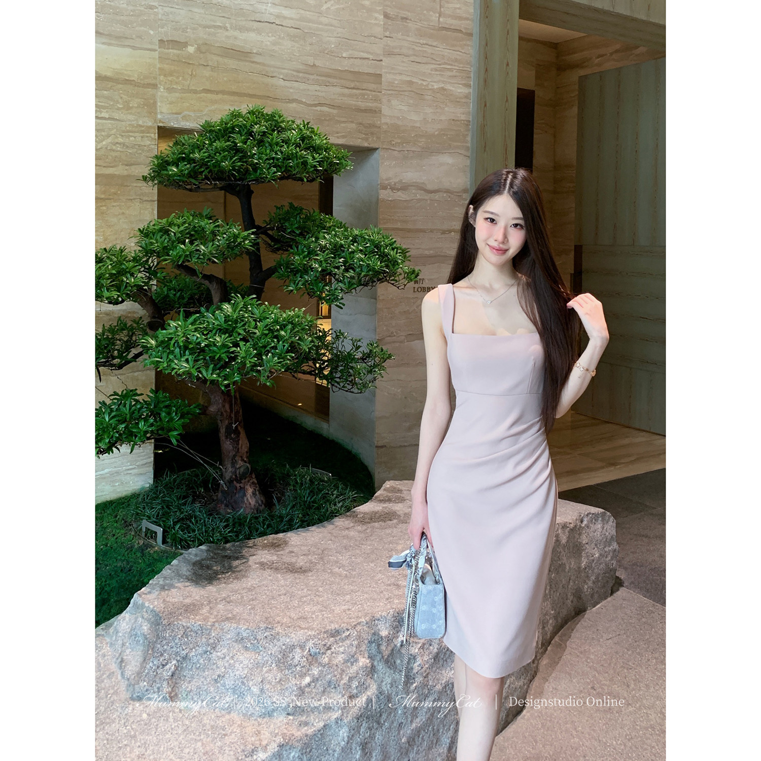 Mummy Cat 下蛋喵【蜜色温光】26新品气质抽褶弹力包臀吊带连衣裙
