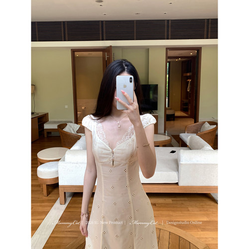 法式复古镂空重工刺绣V领连衣裙