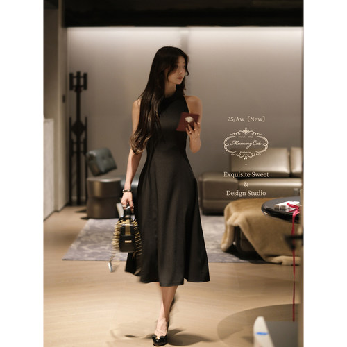 醋酸缎挂脖绑带长款连衣裙