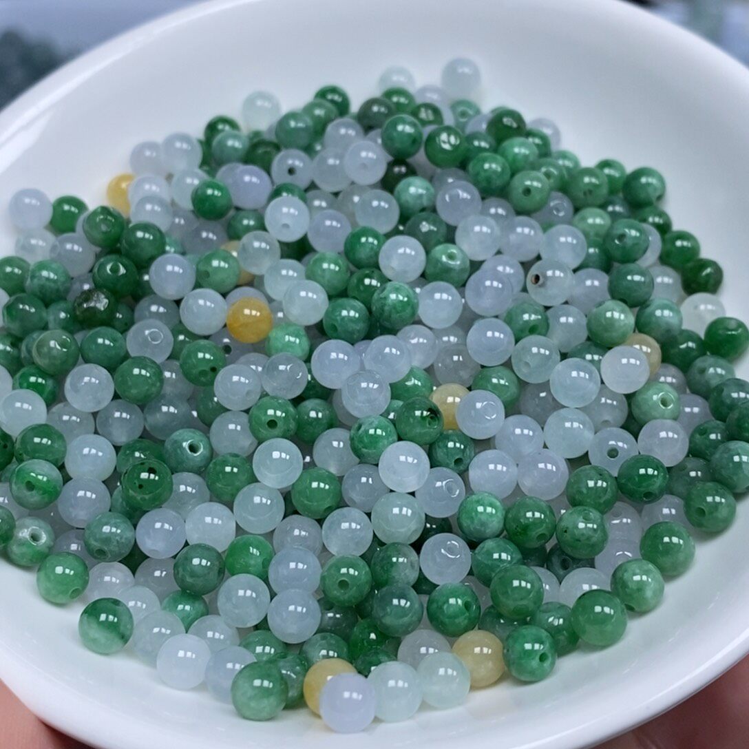 翡翠a货   卡4.5mm冰辣绿白冰20个