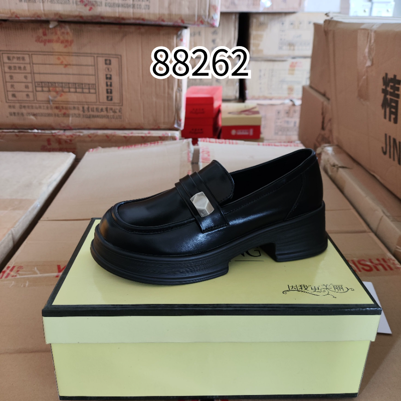 小皮鞋女2025春季新款百搭厚底平底单鞋学院风黑粗跟乐福鞋88262