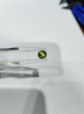 山东蓝宝天然戒面裸石圆形5.7*5.7mm满火彩戒指吊坠耳钉加工