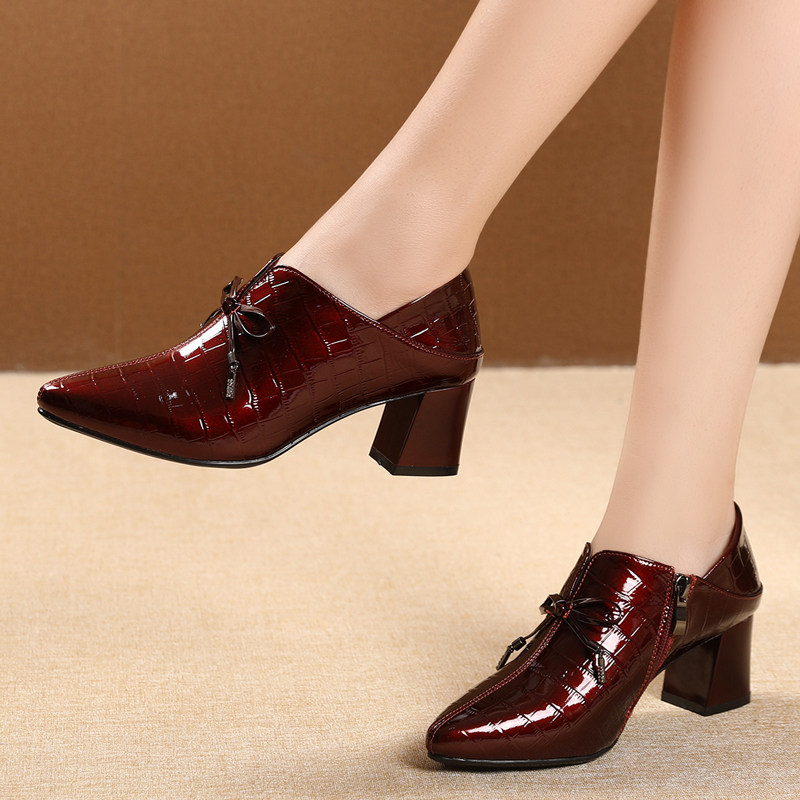 真皮红色婚鞋亮皮大码粗跟时装单鞋春夏透气高跟单鞋配旗袍舞蹈鞋