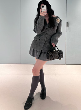 M家2025新款灰色羊毛呢单排扣收腰圆领上衣半裙套装