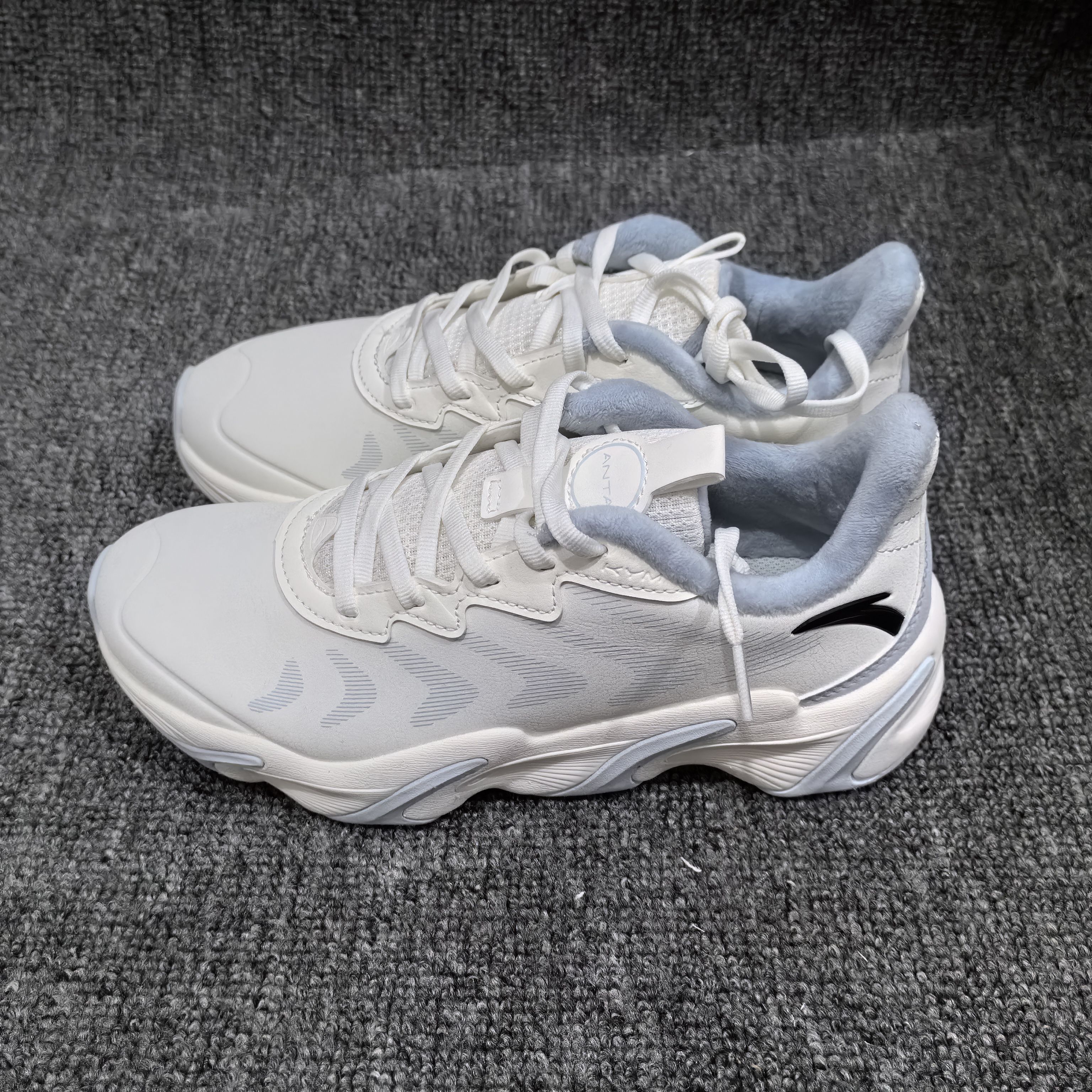 安踏女士运动鞋加绒棉鞋