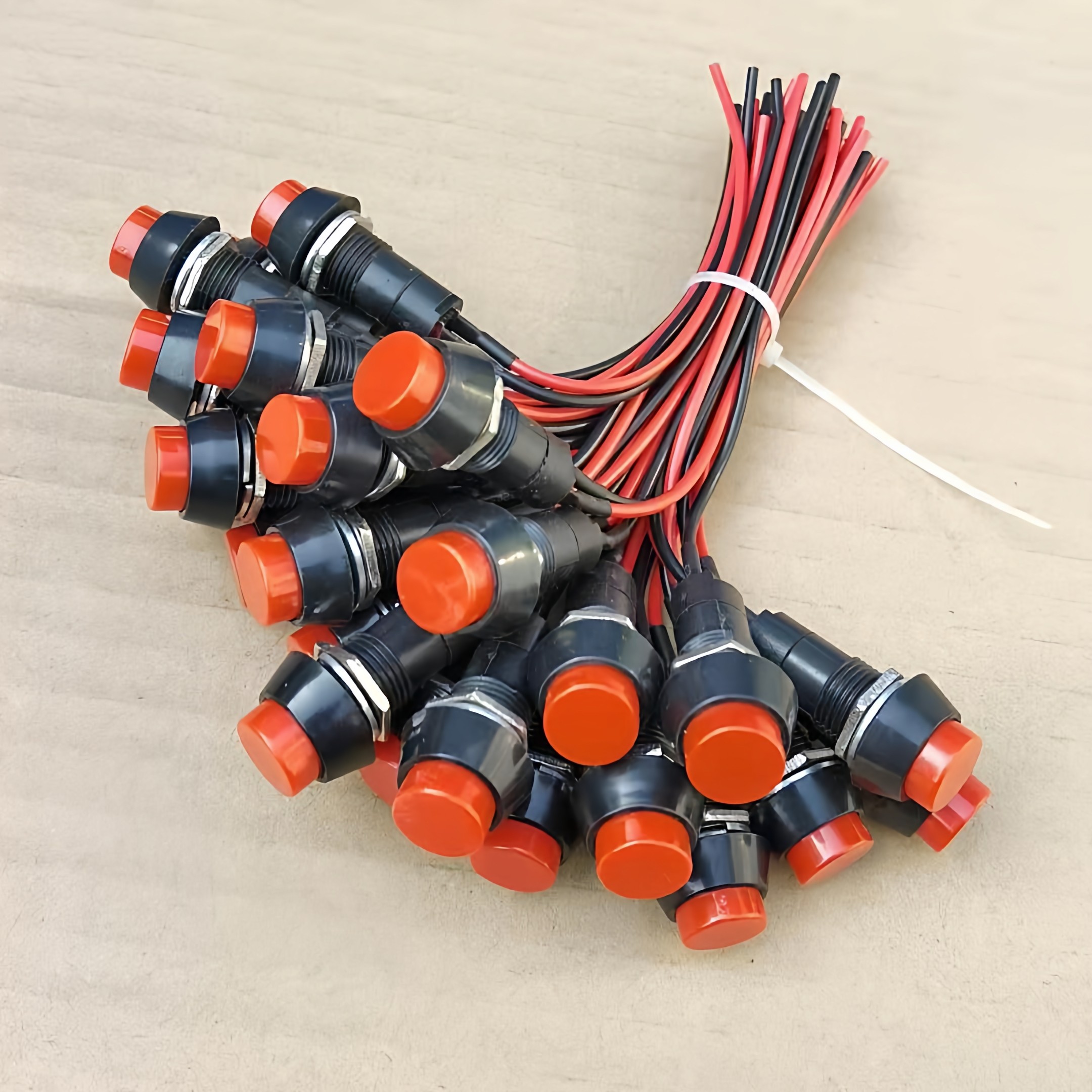 电动车喇叭开关 摩托车 电动三轮车 单按钮喇叭开关 改装喇叭开关,汽车零部件/养护/美容/维保,其他,淘宝优惠券,粉丝福利购,淘宝优惠卷