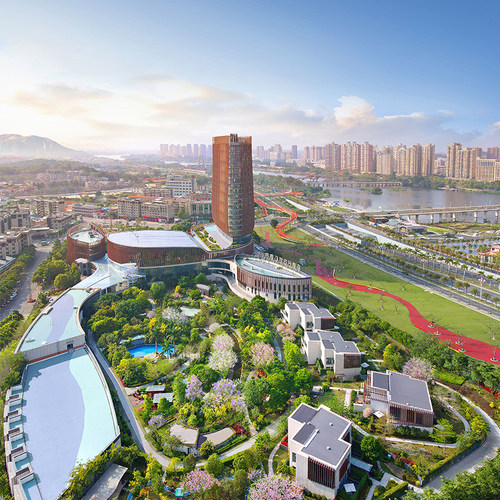 诗画佰翔&middot;灵动山海沉浸式度假系列产品，入住可享佰样童趣礼包一份 小城慢生活，畅泡美人汤，打卡闽南风味小吃，纵享亲子欢乐时光 漳州古城景点环绕举步可达，购买亲子系列套餐产品可享鲸宝贝乐园券2张 达人热推亲子度假套餐，平日、周末通用，元旦、清明不补差