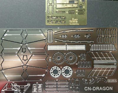 改造蚀刻片太空堡垒战机模型
