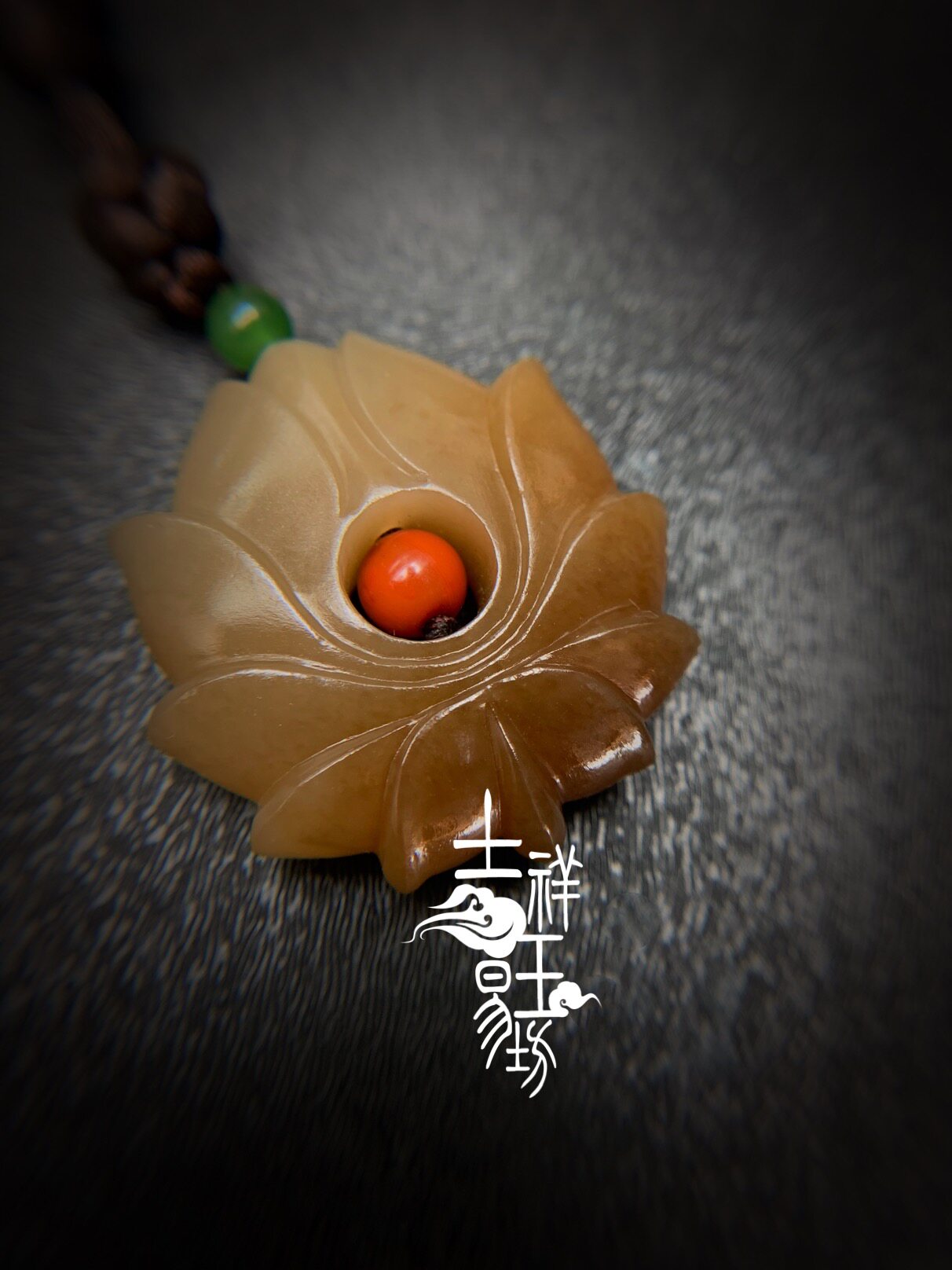 *吉祥玉易坊*新疆和田玉 糖料  宝相花    镂空挂件